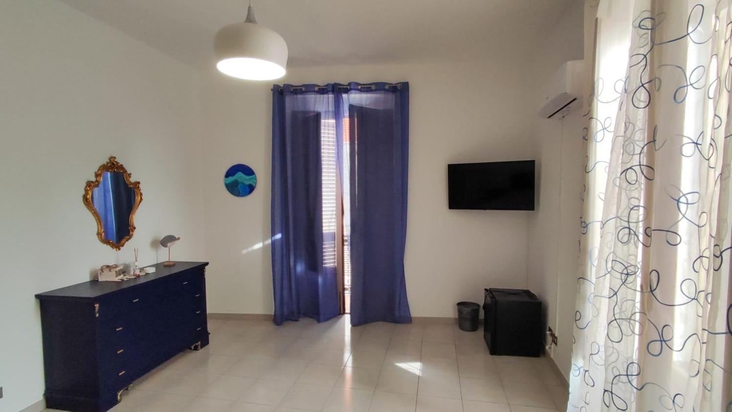 Отель Petite Etoile Сант'Агата-ди-Милите Экстерьер фото